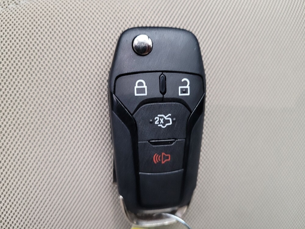 2022 Ford Explorer in Cincinnati, OH 45255 - 18086575 32