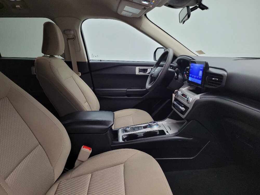 2022 Ford Explorer in Cincinnati, OH 45255 - 18086575 21