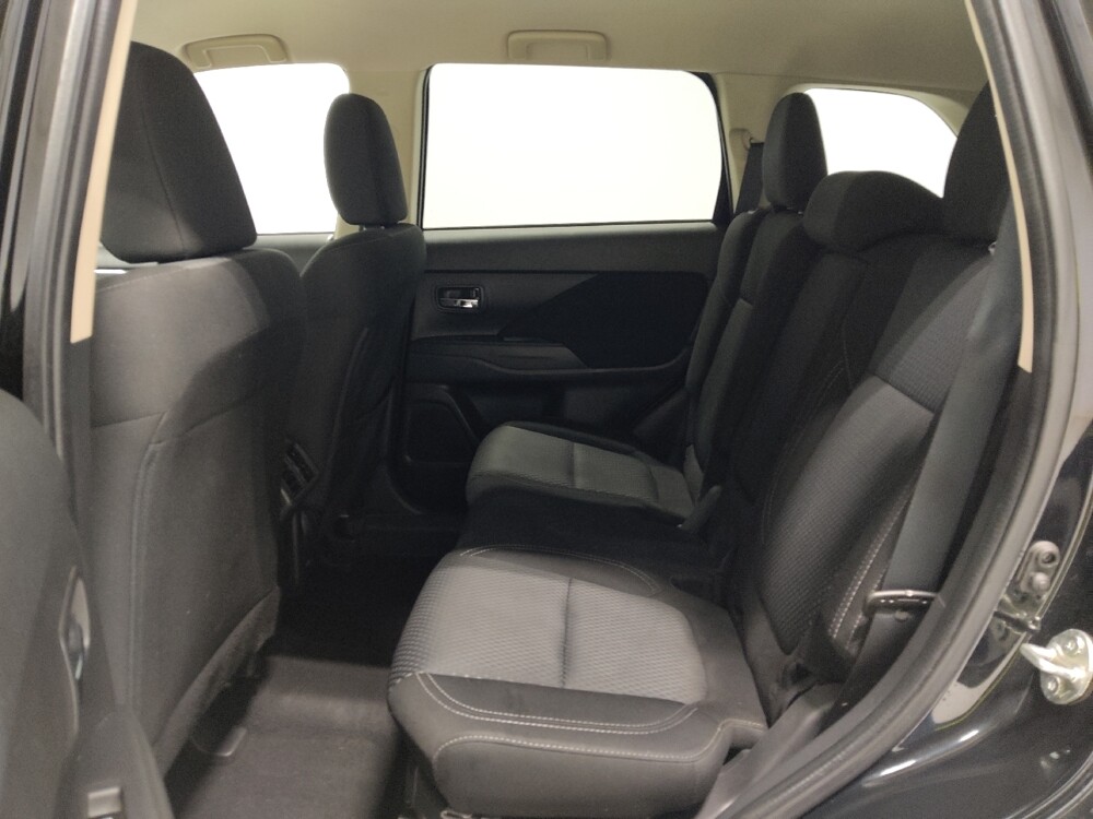 2020 Mitsubishi Outlander in Columbus, OH 43231 - 18086579 18