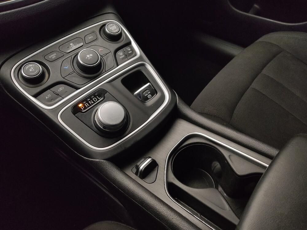 2017 Chrysler 200 in St. Louis, MO 63136 - 18086602 26