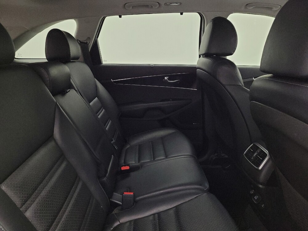 2019 Kia Sorento in Maple Heights, OH 44137 - 18086633 19