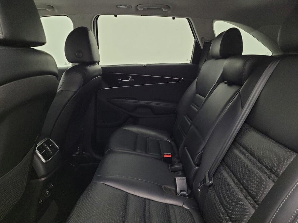 2019 Kia Sorento in Maple Heights, OH 44137 - 18086633 18