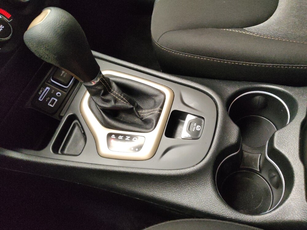 2018 Jeep Cherokee in Houston, TX 77034 - 18086638 26