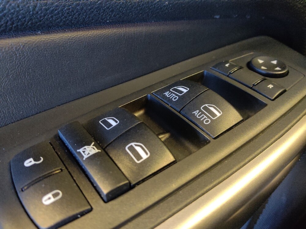 2021 Jeep Cherokee in Phoenix, AZ 85015 - 18086649 27