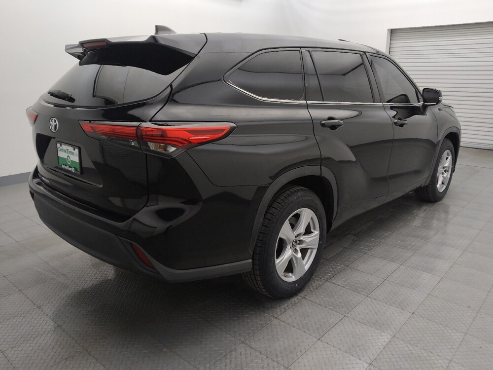 2022 Toyota Highlander in Houston, TX 77060 - 18086676 9