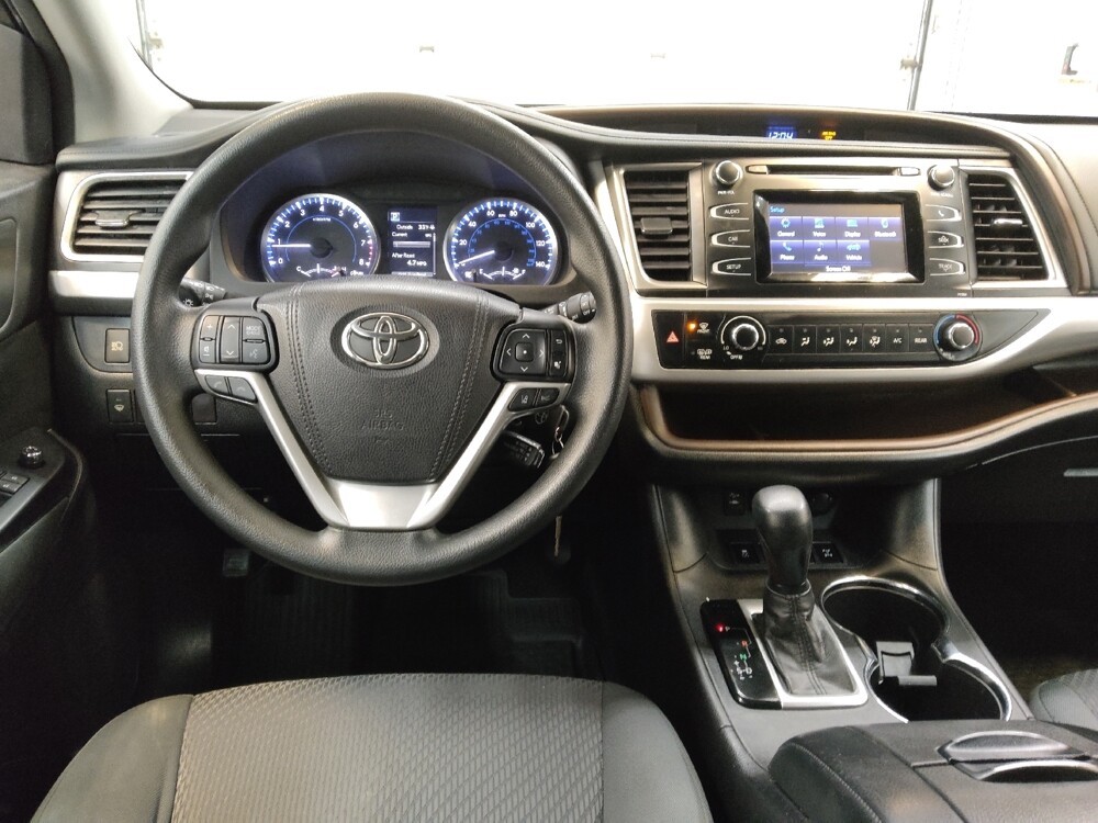 2017 Toyota Highlander in Fairfield, OH 45014 - 18086679 22