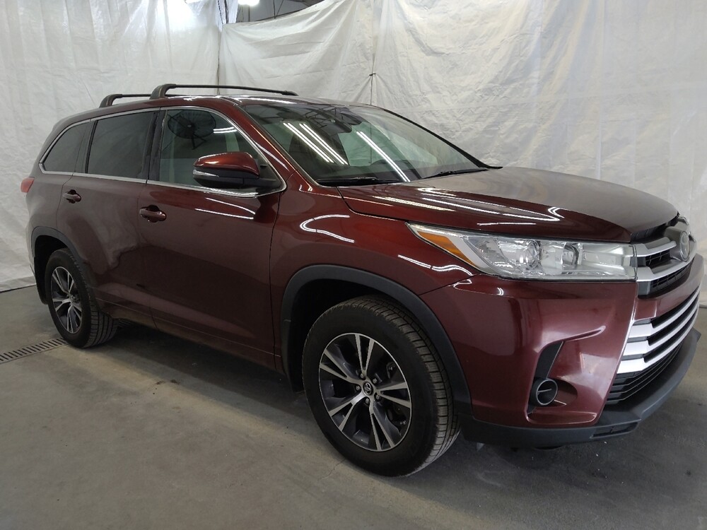 2017 Toyota Highlander in Fairfield, OH 45014 - 18086679 11