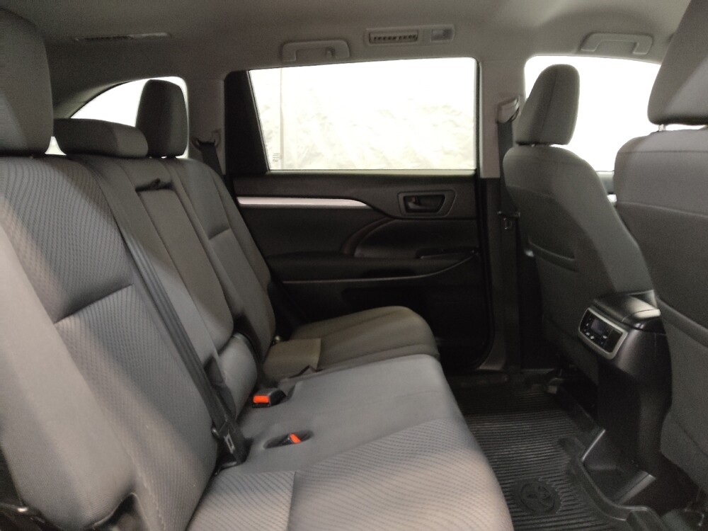 2017 Toyota Highlander in Fairfield, OH 45014 - 18086679 19