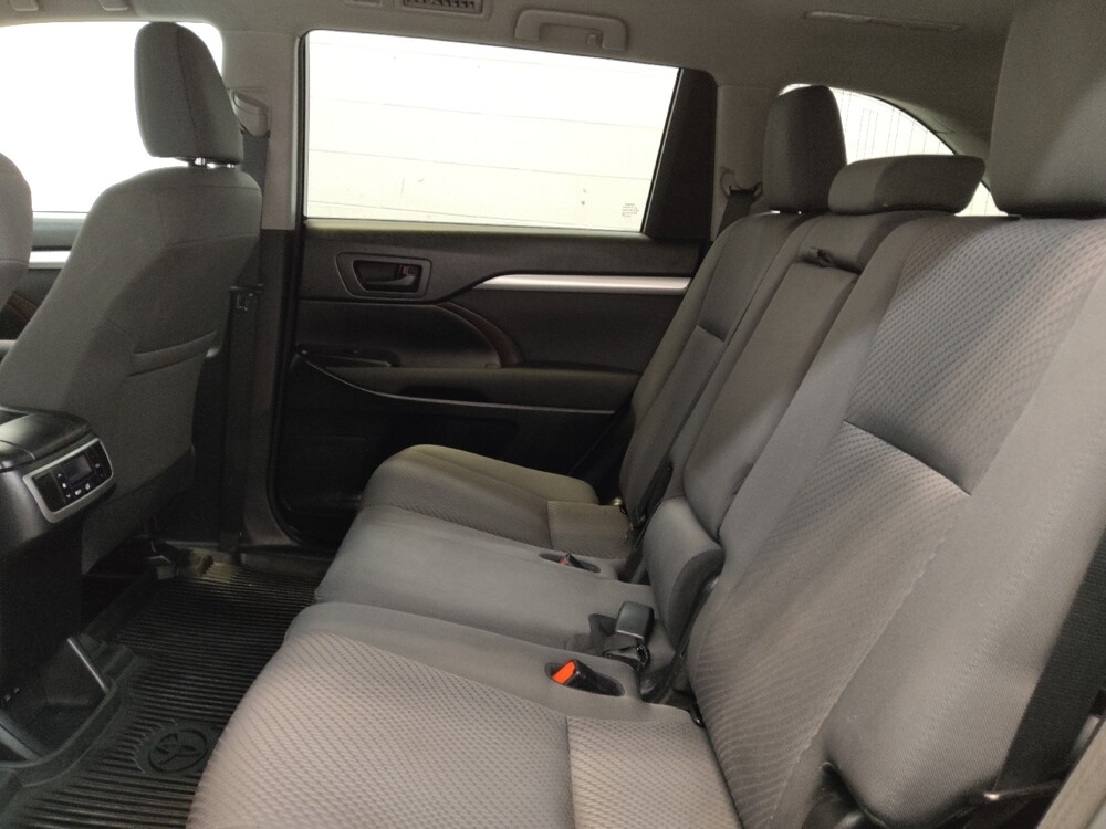 2017 Toyota Highlander in Fairfield, OH 45014 - 18086679 18