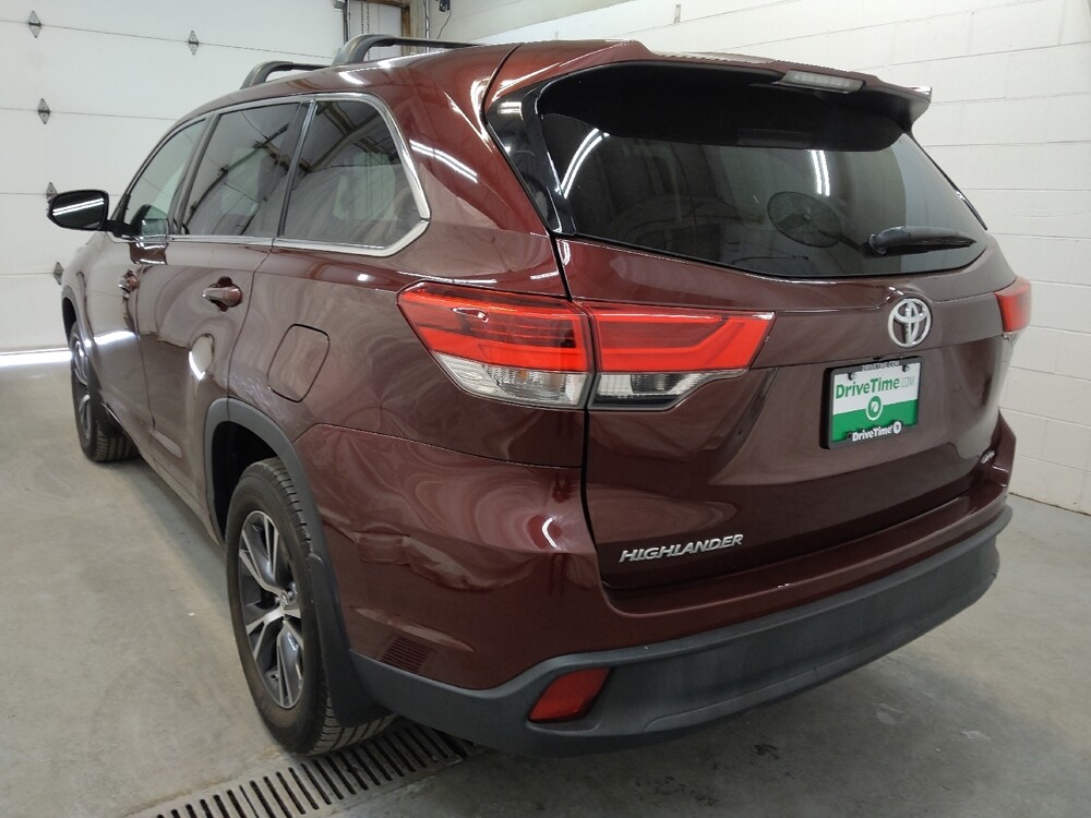 2017 Toyota Highlander in Fairfield, OH 45014 - 18086679 5