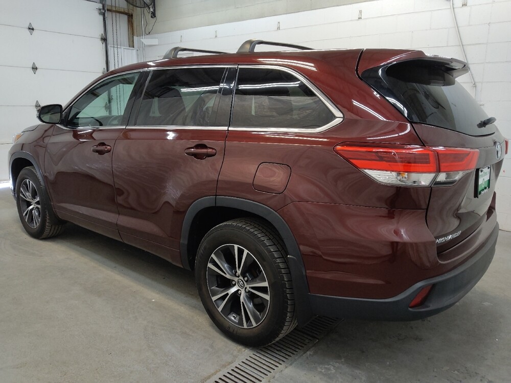 2017 Toyota Highlander in Fairfield, OH 45014 - 18086679 3