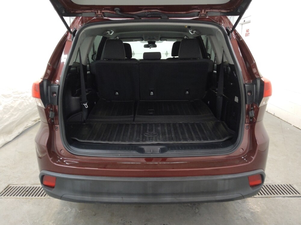2017 Toyota Highlander in Fairfield, OH 45014 - 18086679 29