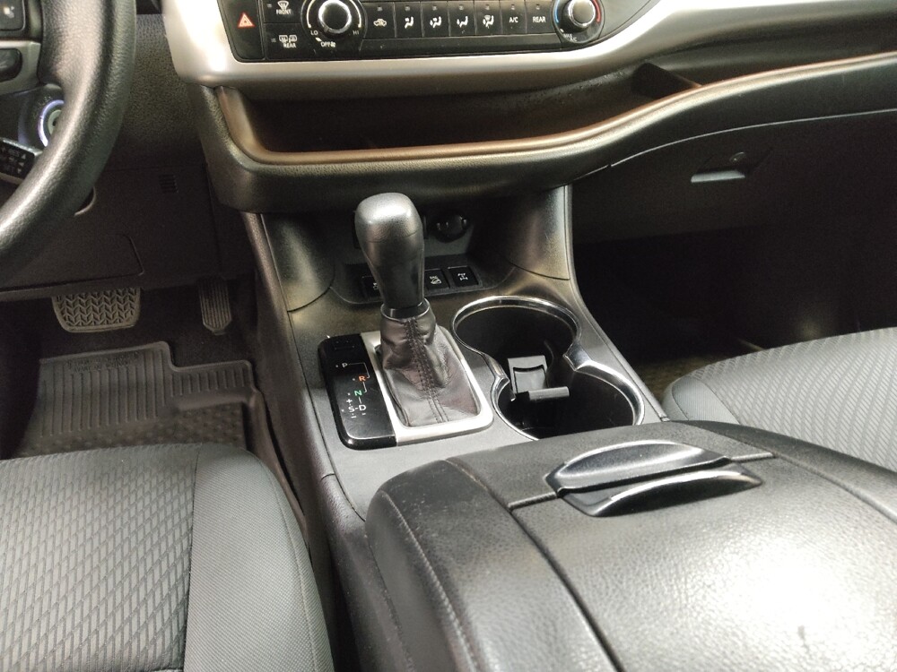 2017 Toyota Highlander in Fairfield, OH 45014 - 18086679 26