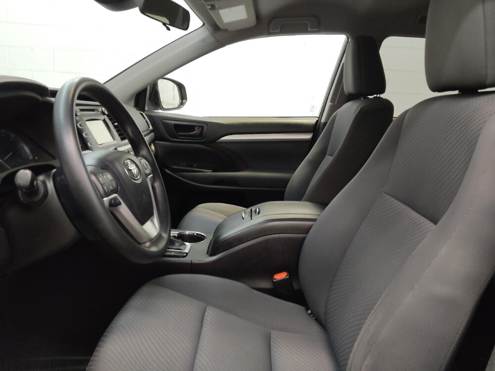 2017 Toyota Highlander in Fairfield, OH 45014 - 18086679 17