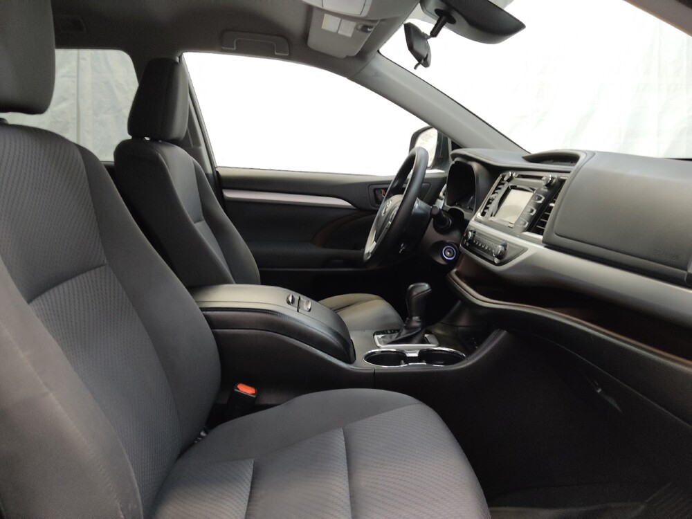 2017 Toyota Highlander in Fairfield, OH 45014 - 18086679 21