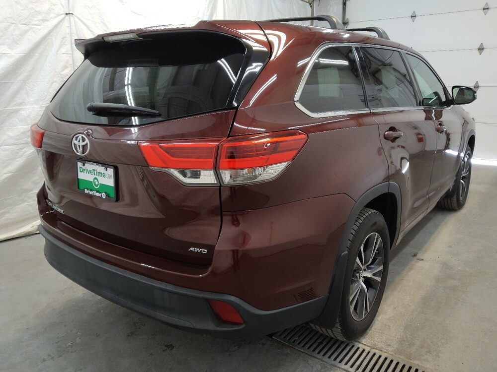 2017 Toyota Highlander in Fairfield, OH 45014 - 18086679 9