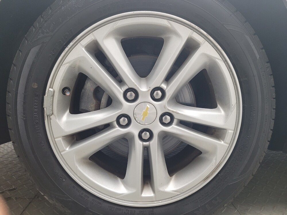 2017 Chevrolet Cruze in Indianapolis, IN 46222 - 18086691 31