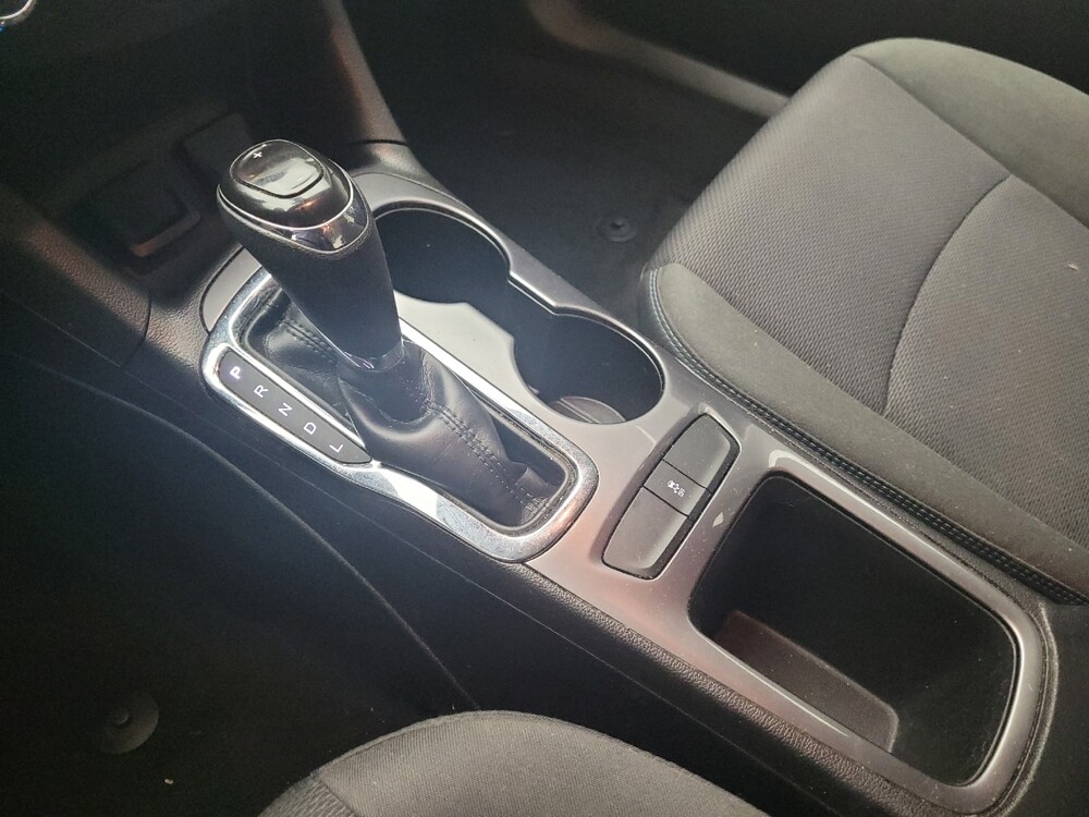 2017 Chevrolet Cruze in Indianapolis, IN 46222 - 18086691 26