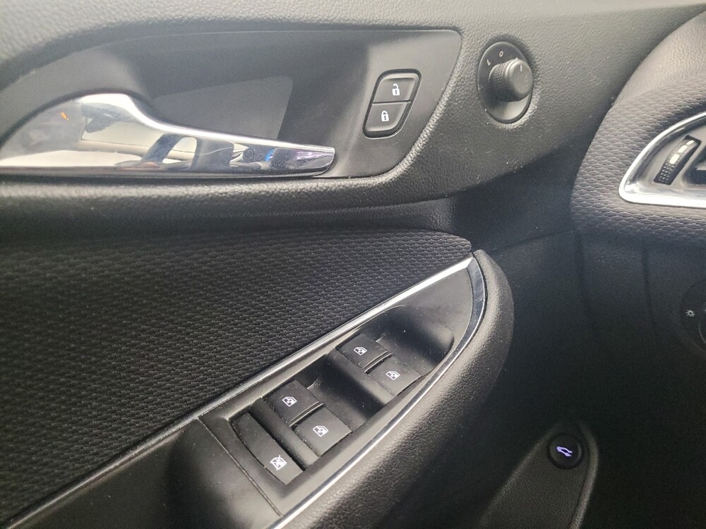 2017 Chevrolet Cruze in Indianapolis, IN 46222 - 18086691 27