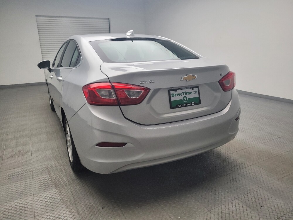 2017 Chevrolet Cruze in Indianapolis, IN 46222 - 18086691 6