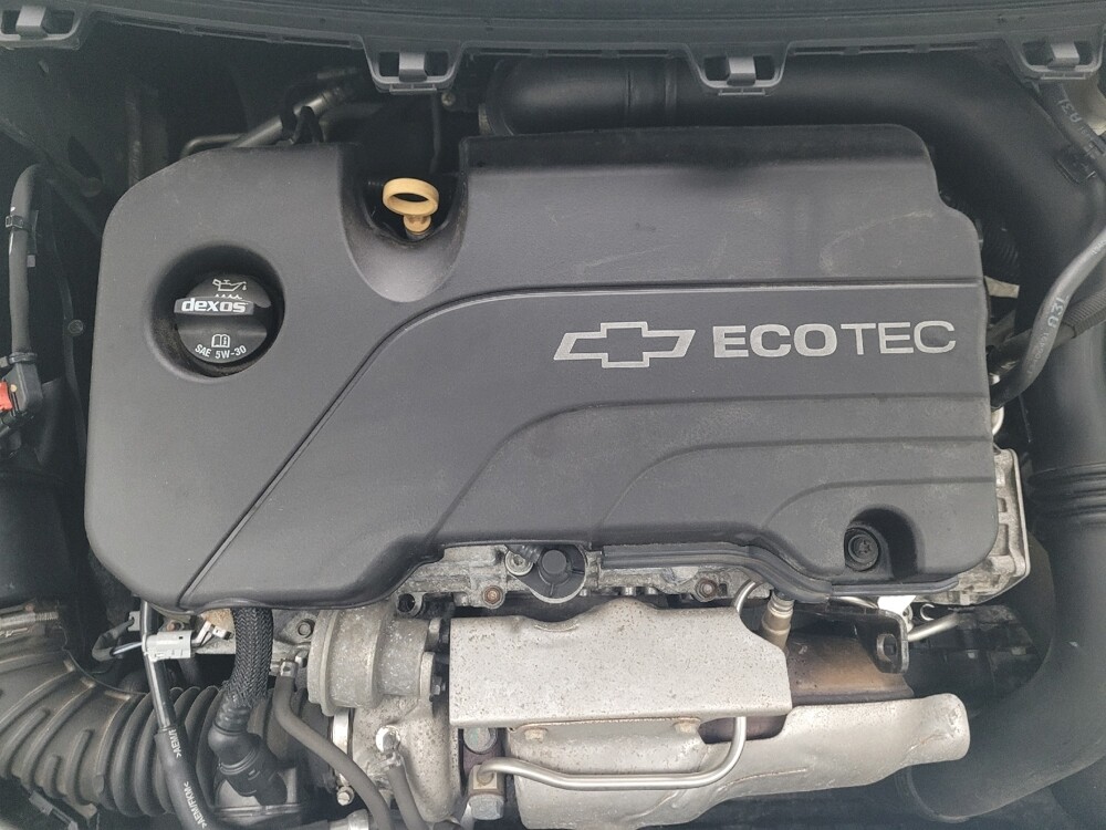 2017 Chevrolet Cruze in Indianapolis, IN 46222 - 18086691 30