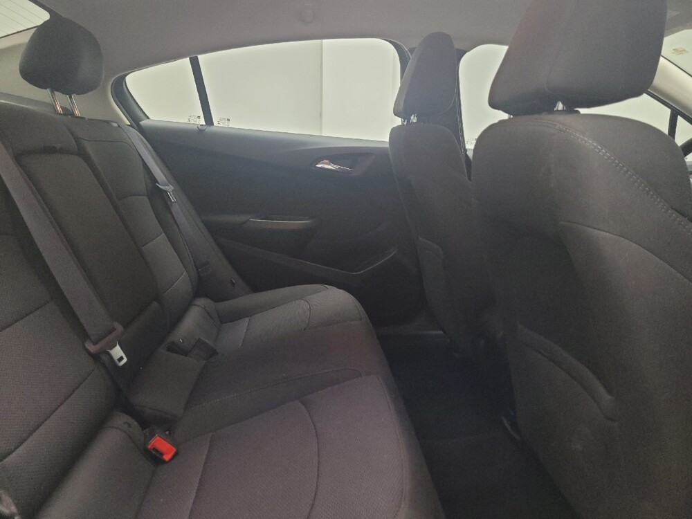 2017 Chevrolet Cruze in Indianapolis, IN 46222 - 18086691 19