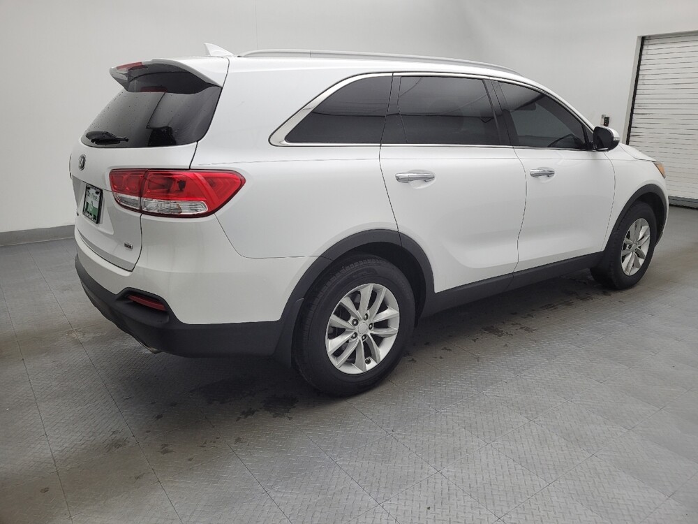 2018 Kia Sorento in Wilmington, NC 28405 - 18086715 10