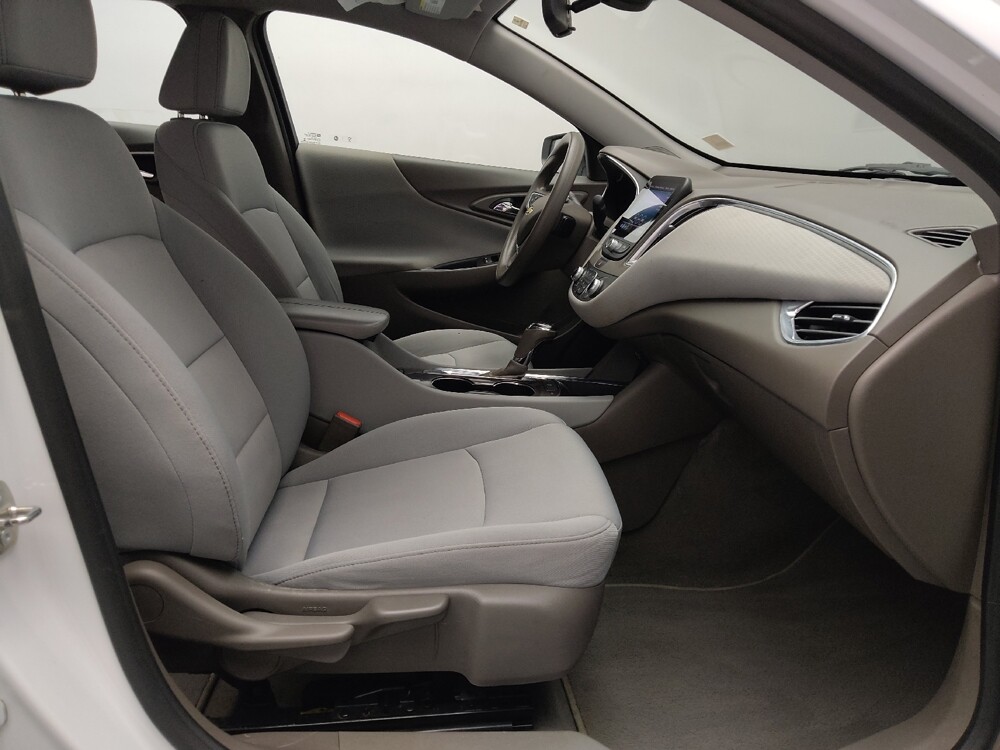 2019 Chevrolet Malibu in Plano, TX 75074 - 18086729 21
