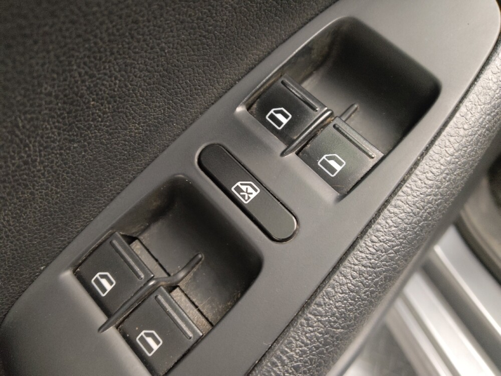 2017 Volkswagen Jetta in Lakewood, CO 80215 - 18086749 27