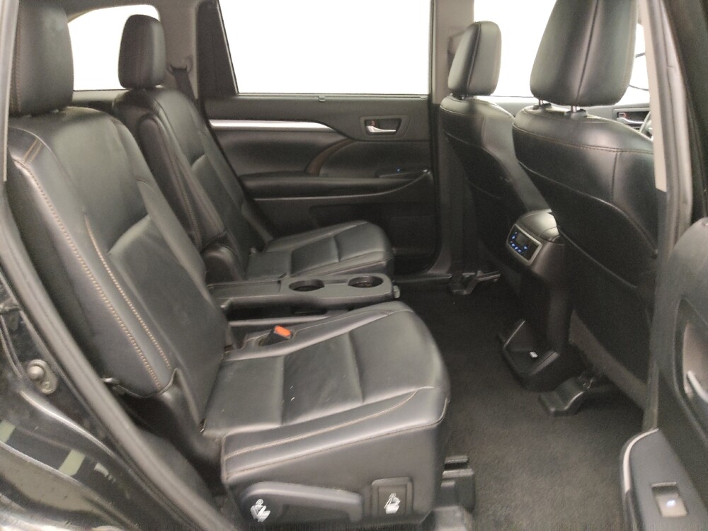 2019 Toyota Highlander in St. Louis, MO 63136 - 18086767 19