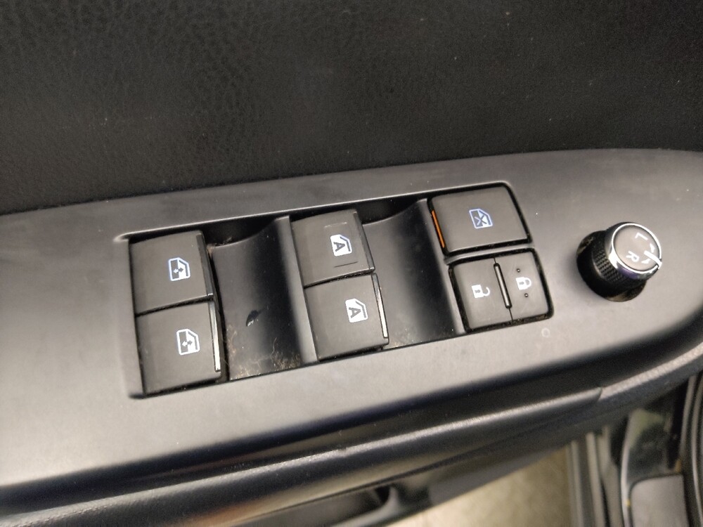 2019 Toyota Highlander in St. Louis, MO 63136 - 18086767 27