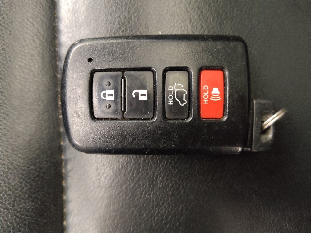 2019 Toyota Highlander in St. Louis, MO 63136 - 18086767 32