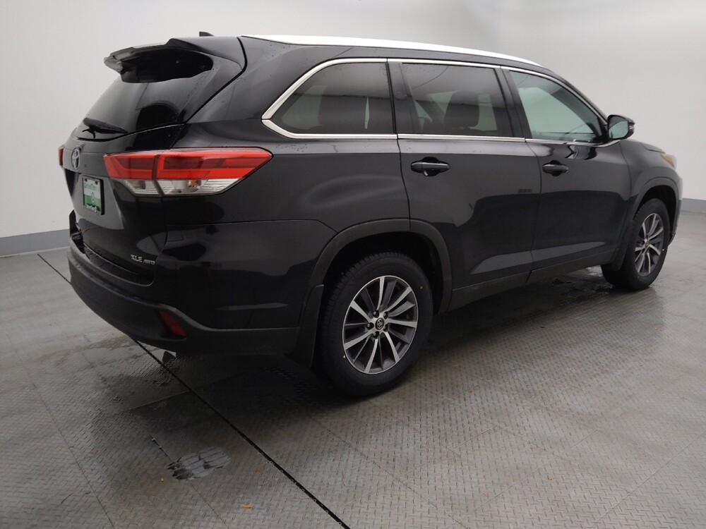 2019 Toyota Highlander in St. Louis, MO 63136 - 18086767 10