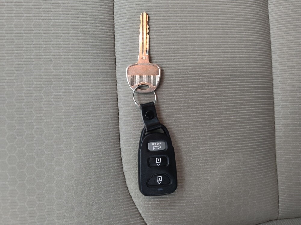 2017 Hyundai Elantra in Independence, MO 64055 - 18086771 32