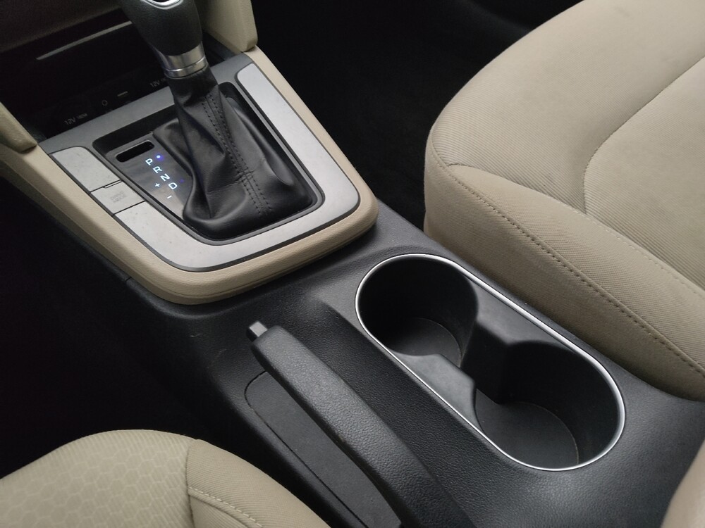 2017 Hyundai Elantra in Independence, MO 64055 - 18086771 27