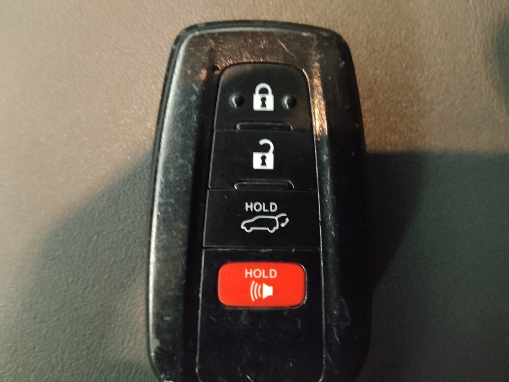 2020 Toyota Highlander in Stone Mountain, GA 30083 - 18086784 32