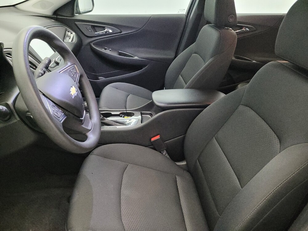 2017 Chevrolet Malibu in Glen Burnie, MD 21061 - 18086835 17