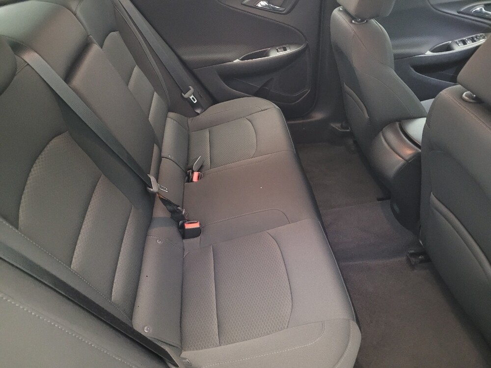 2017 Chevrolet Malibu in Glen Burnie, MD 21061 - 18086835 19