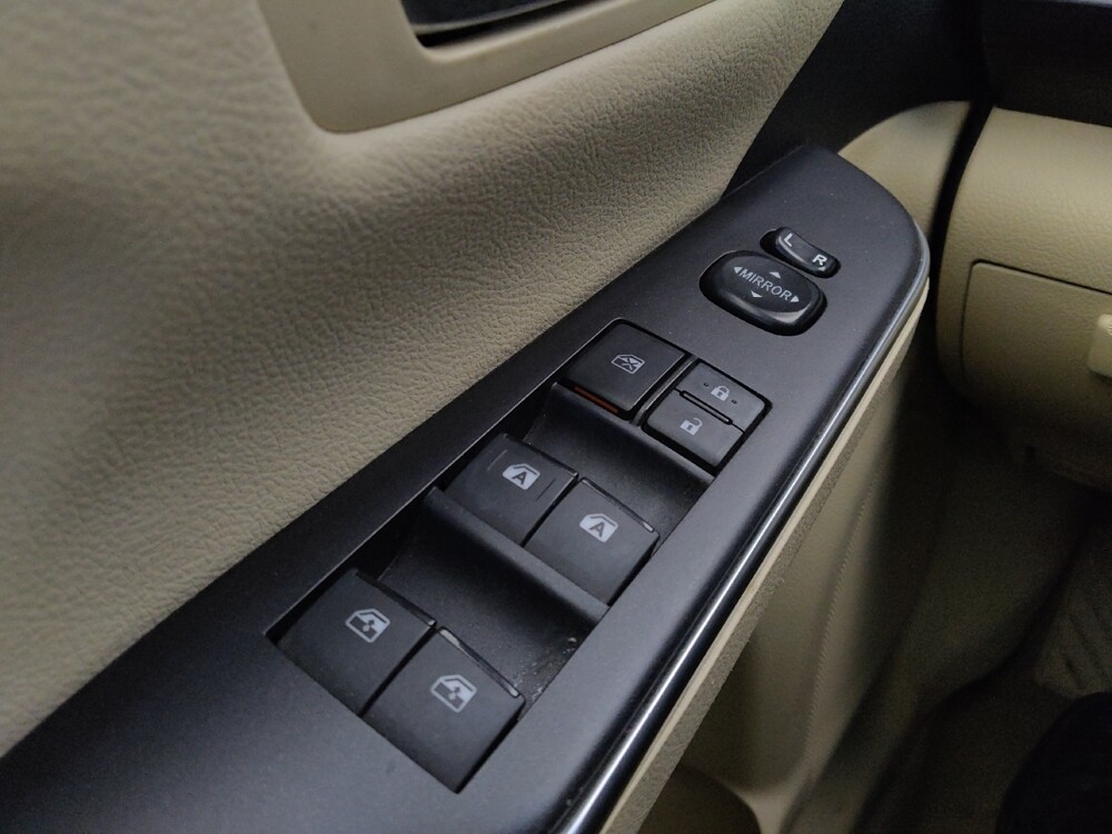 2017 Toyota Camry in Independence, MO 64055 - 18086841 27