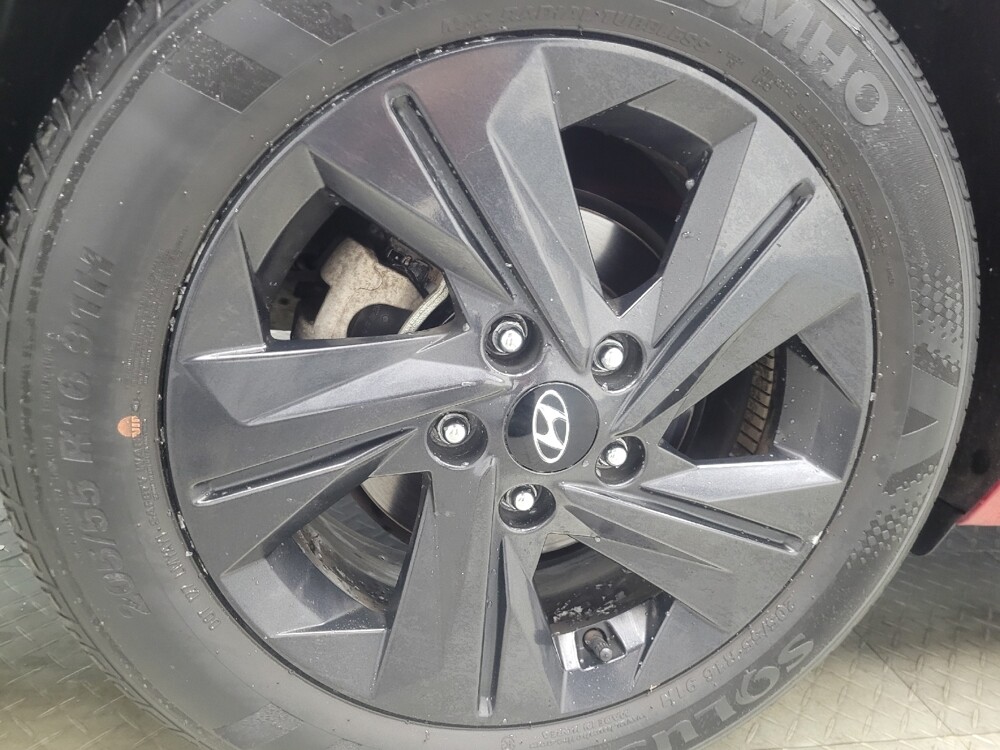 2021 Hyundai Elantra in Highland, IN 46322 - 18086874 31