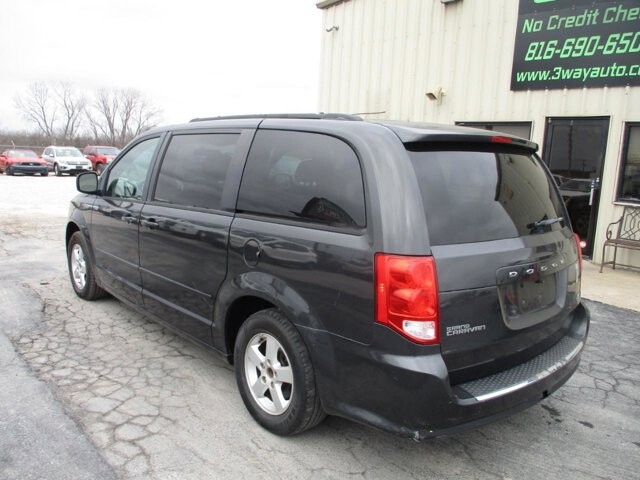 2011 Dodge Grand Caravan in Oak Grove, MO 64075 - 18086891 4