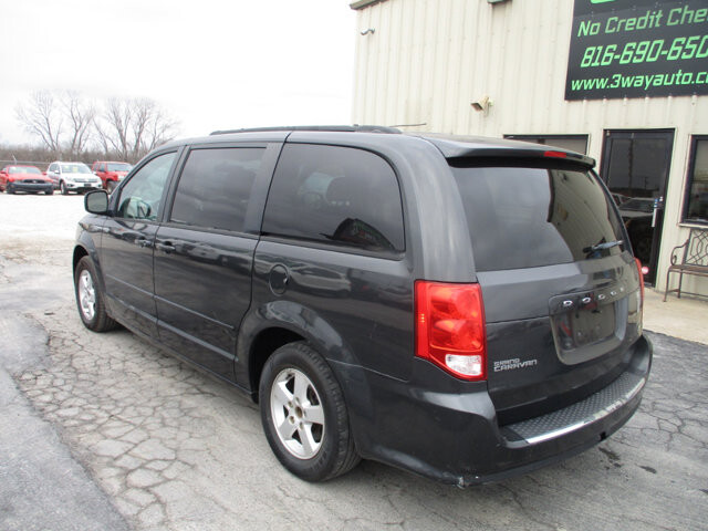 2011 Dodge Grand Caravan in Oak Grove, MO 64075 - 18086891 4