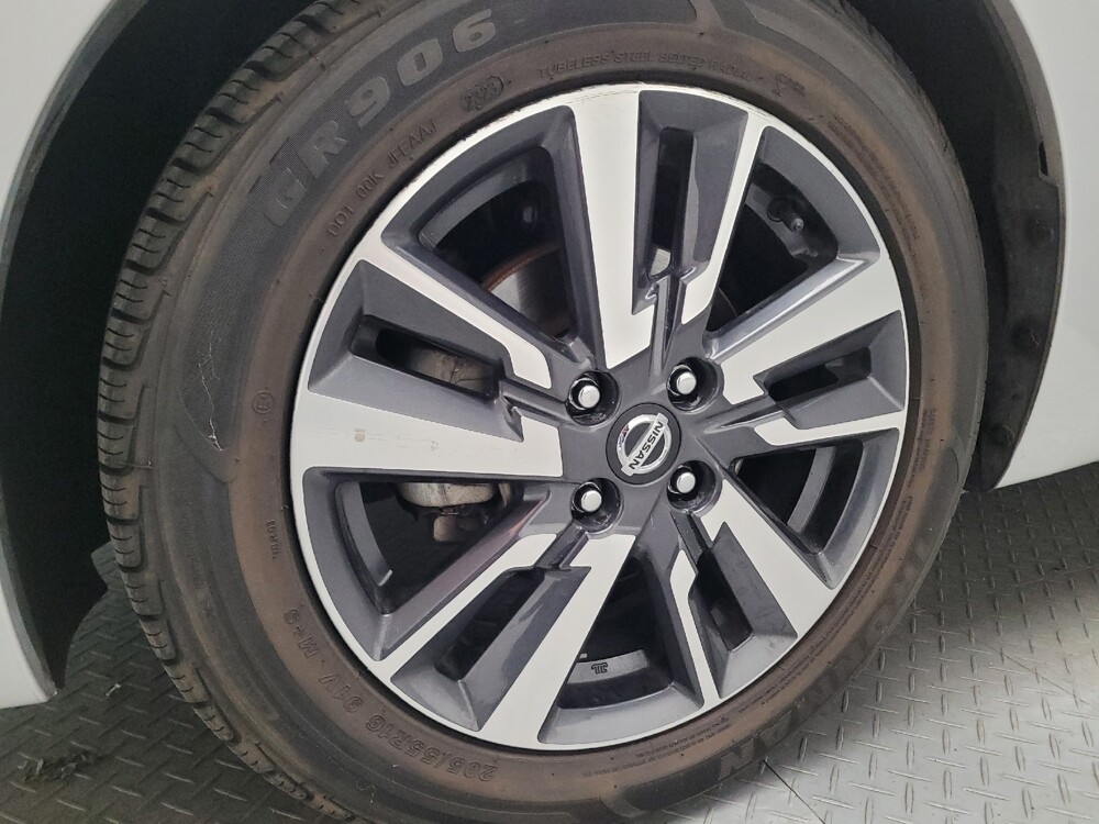 2021 Nissan Versa in Downey, CA 90241 - 18086914 31