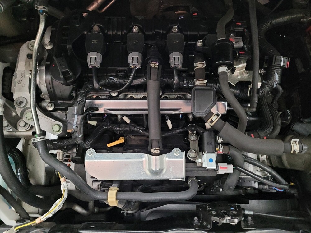 2021 Nissan Versa in Downey, CA 90241 - 18086914 30