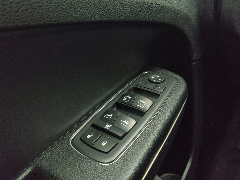 2017 Chrysler 300 in Des Moines, IA 50310 - 18086934 27