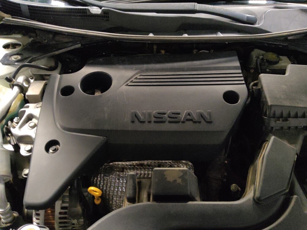 2018 Nissan Altima in Glendale, AZ 85301 - 18086951 30