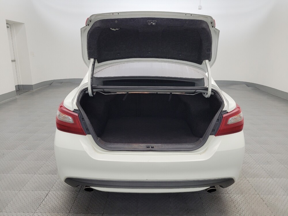 2018 Nissan Altima in Glendale, AZ 85301 - 18086951 29