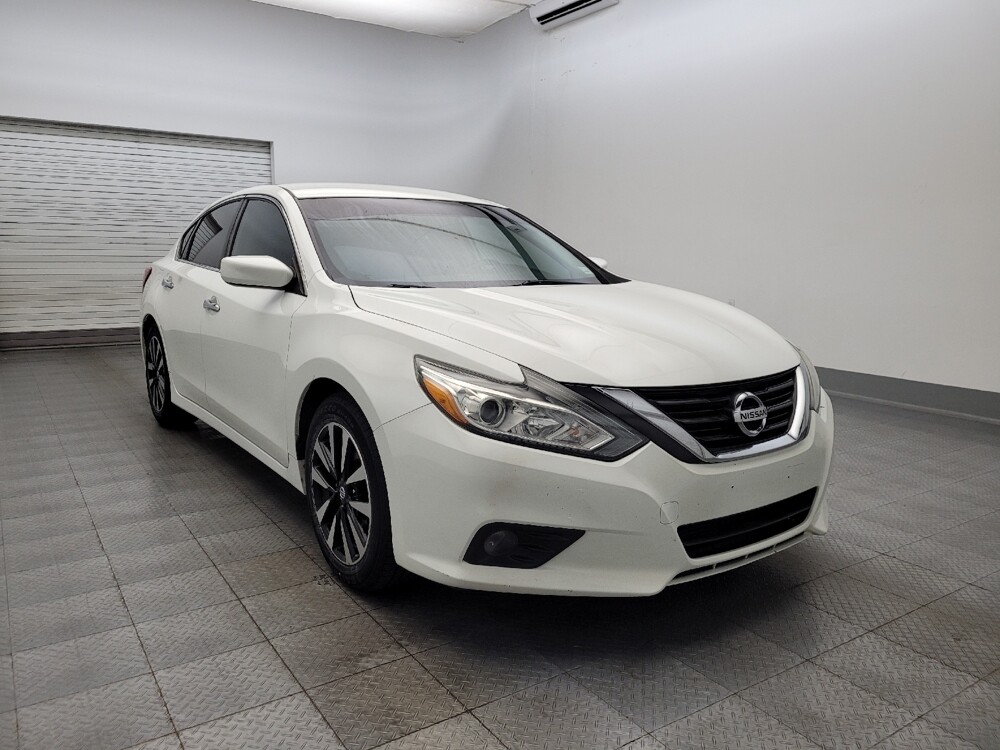 2018 Nissan Altima in Glendale, AZ 85301 - 18086951 13