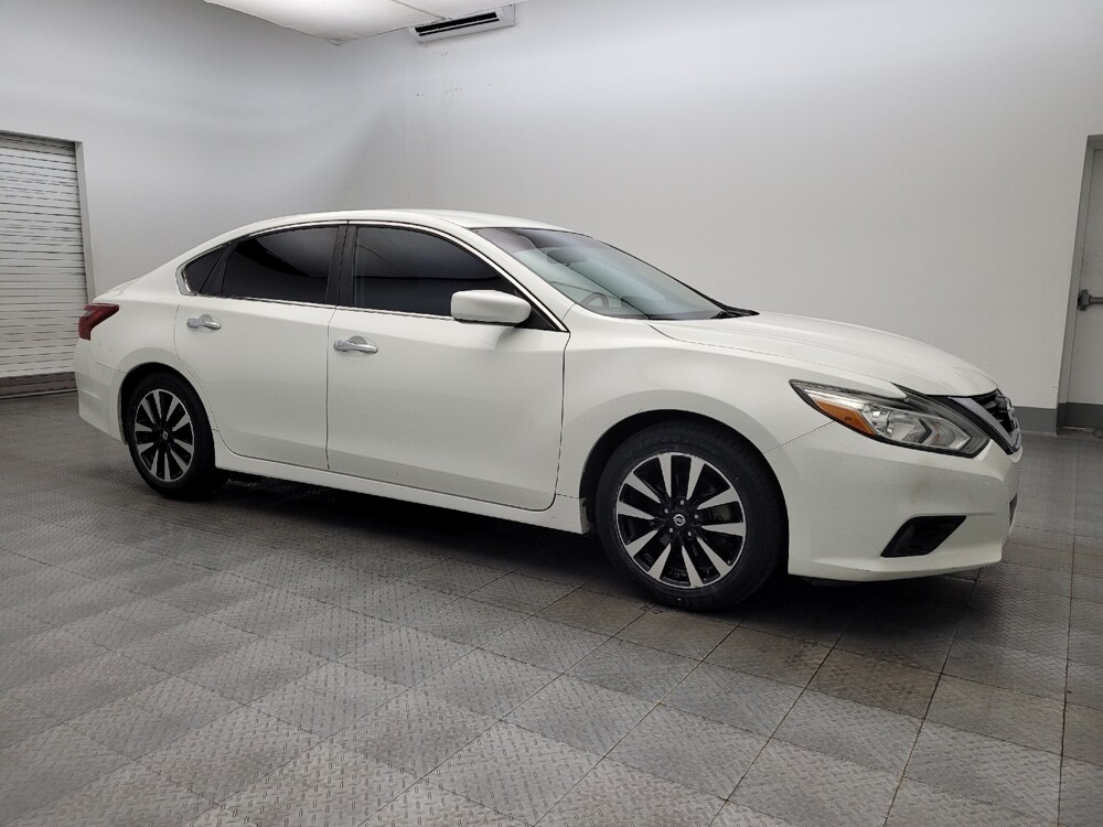 2018 Nissan Altima in Glendale, AZ 85301 - 18086951 11