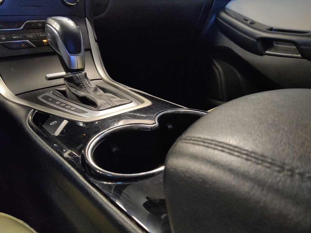 2016 Ford Edge in Glendale, AZ 85301 - 18086952 26